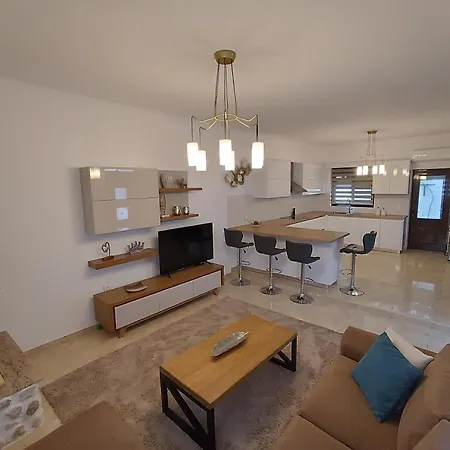 Gina's Apartment Asklipiion